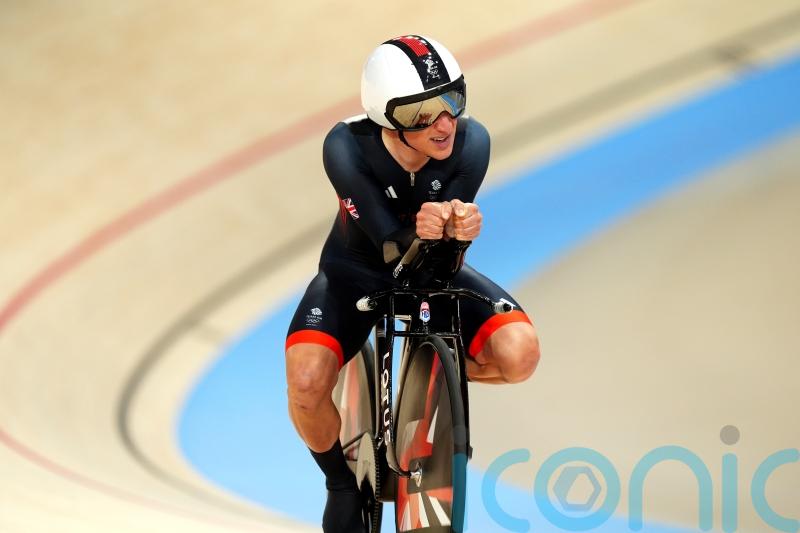 Great Britain take team pursuit silver after Ethan Hayter slip on final lap