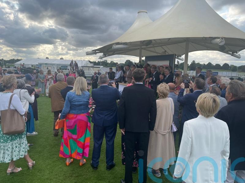 Treasure Time and RaceShare fan club hunting Leger meeting honours