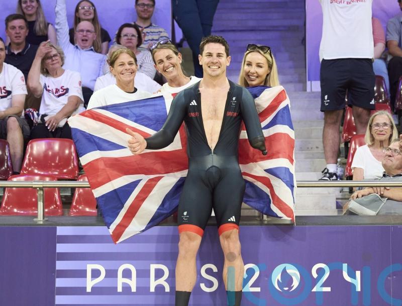 Jaco van Gass retains Paralympic title and Lizzi Jordan wins gold in velodrome