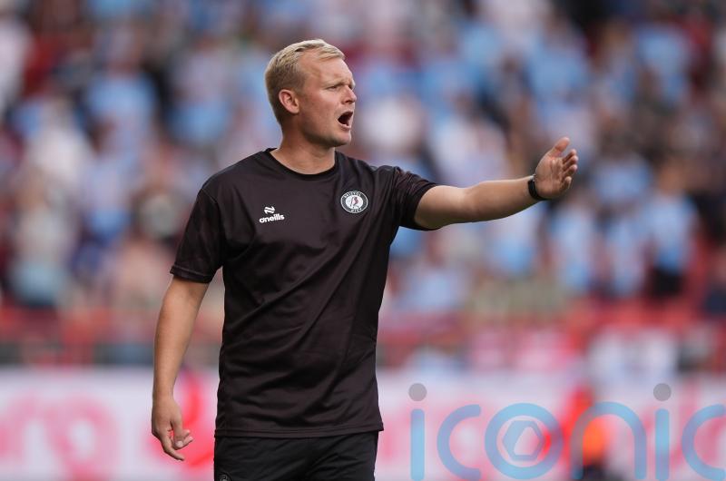 Bristol City boss Liam Manning takes Oxford fans&rsquo; chants as &lsquo;compliment&rsquo;