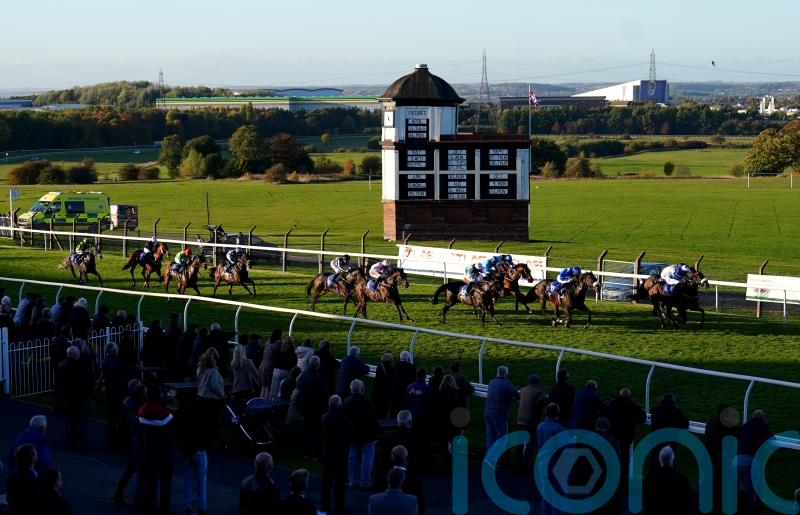 Pontefract abandoned after Fentiman fall