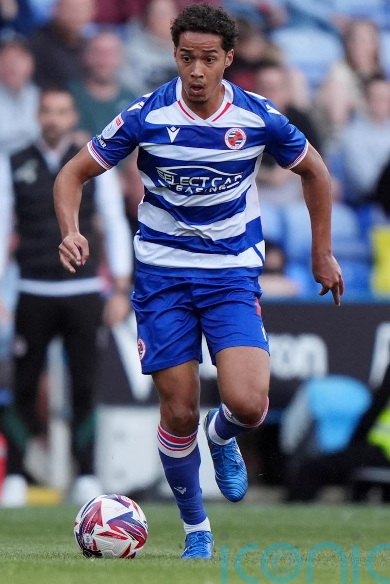 Reading defy off-pitch unrest with comeback win over Huddersfield