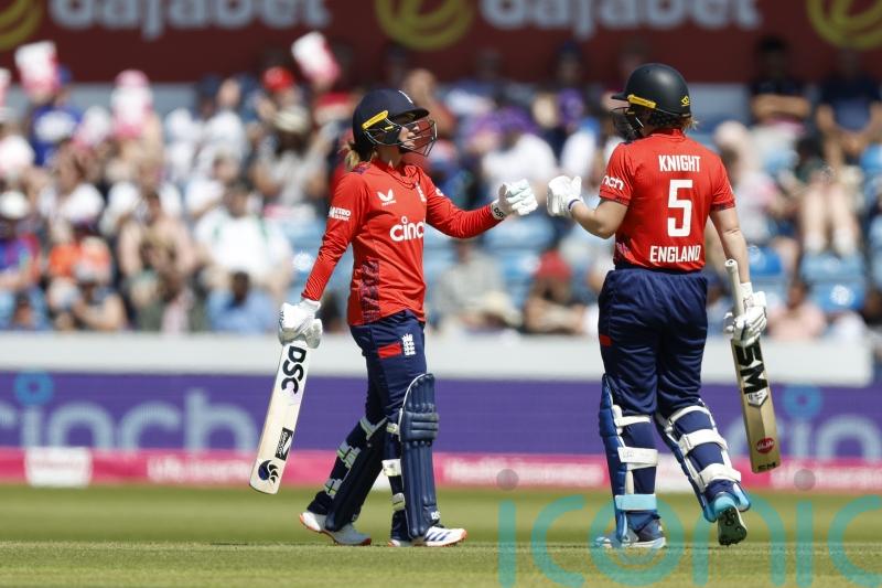 Danni Wyatt-Hodge says England team &lsquo;fully back&rsquo; Heather Knight after reprimand