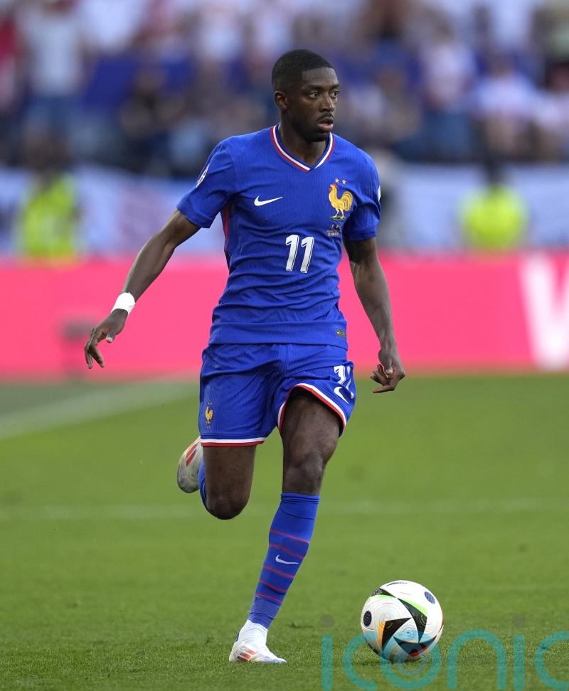 Paris St Germain maintain unbeaten Ligue 1 run with victory over 10-man Lens