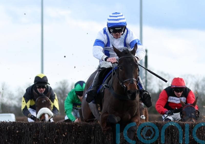 Honeyball has strong trio chasing Wincanton Beer money