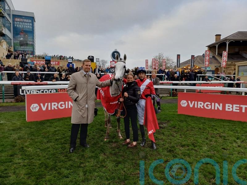 Estrange bounces back for Gillies glory