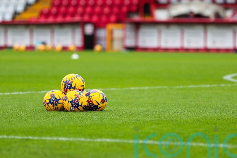 Southend see red as Yeovil snatch victory at Roots Hall