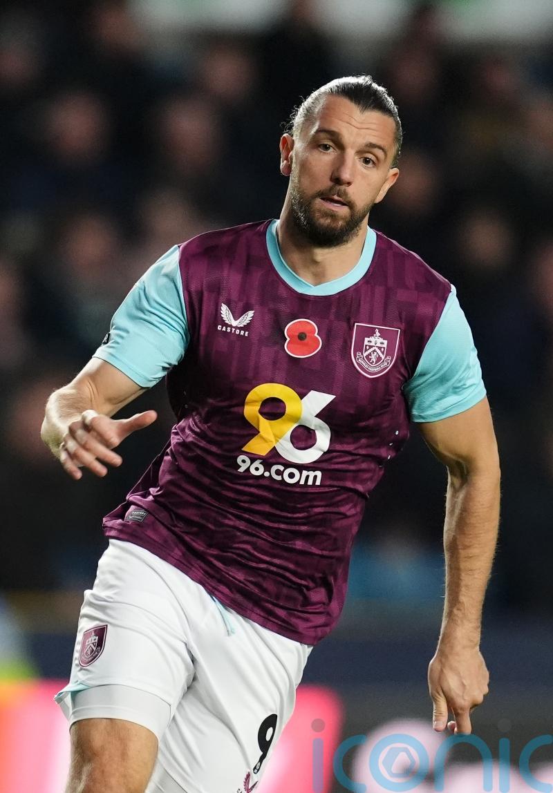 Jay Rodriguez keeps his cool to score late penalty and end Burnley&rsquo;s winless run