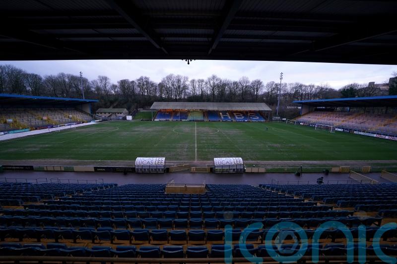 Southend cruise to victory against Halifax