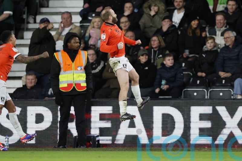 Jamal Lowe&rsquo;s last-gasp strike snatches Sheffield Wednesday victory at Derby
