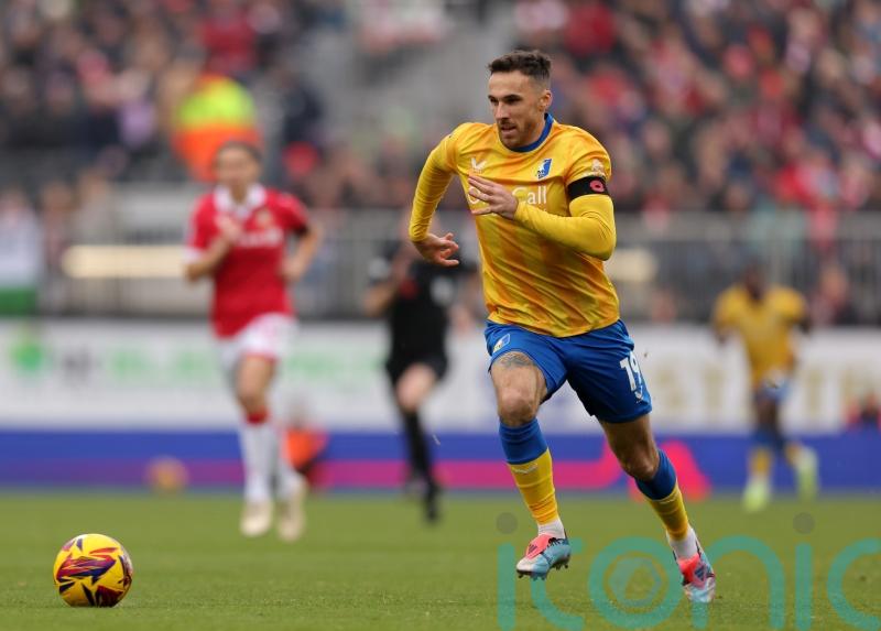 Lee Gregory and Will Evans fire in-form Mansfield to victory at Stockport