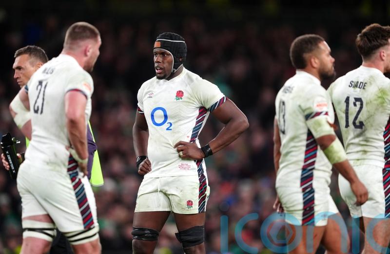 Steve Borthwick hints at England&rsquo;s inexperience as Ireland claim bonus-point win