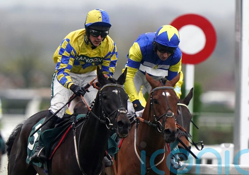 Horaces Pearl tees up Aintree return with Newbury stroll