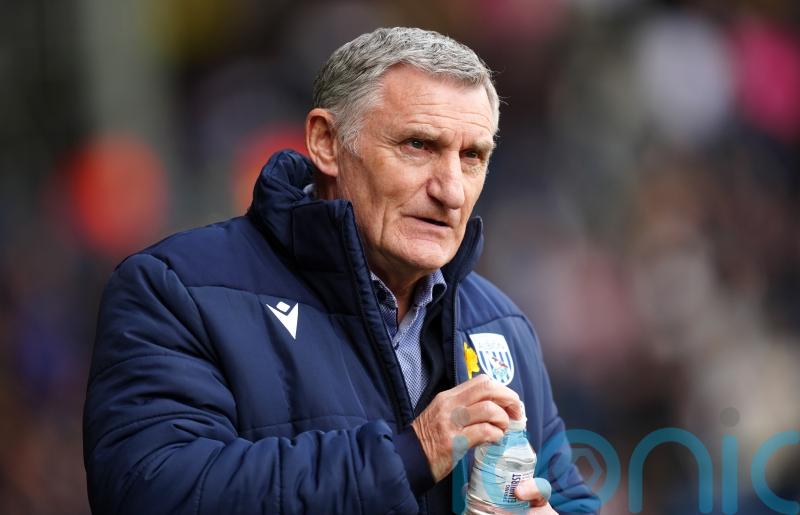 Tony Mowbray delighted with 10-man West Brom&rsquo;s &lsquo;Herculean&rsquo; victory over QPR