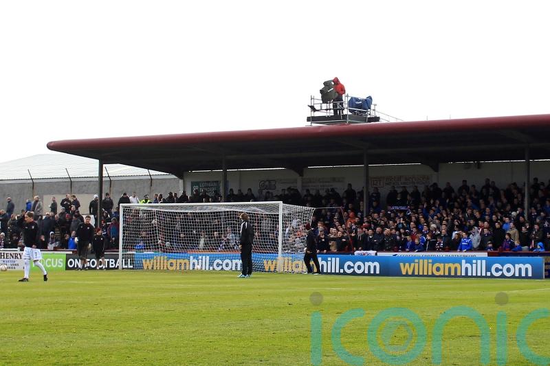 Leaders Arbroath held by struggling Dumbarton