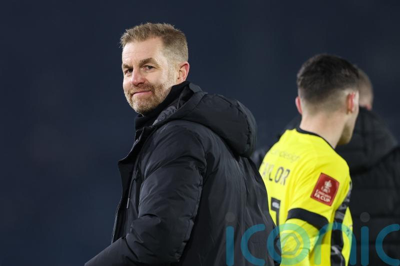 Simon Weaver praises &lsquo;gritty&rsquo; Harrogate after point at Chesterfield