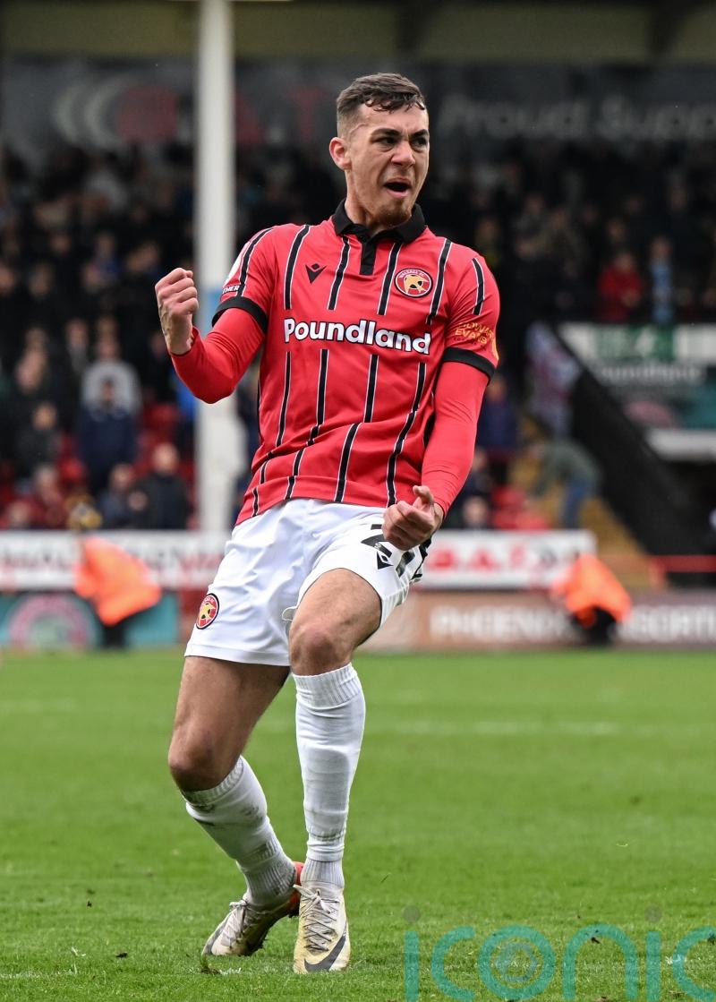 Taylor Allen free-kick rescues point for leaders Walsall