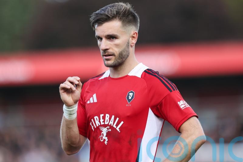 Doncaster just outside top three after draw with Salford