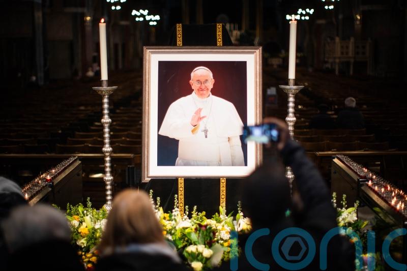 Mourners file through St Peter&rsquo;s Basilica overnight as lying-in-state set to end