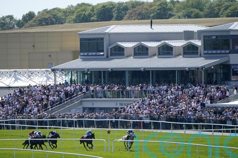 Thanksforthehelp keeps British flag flying at Punchestown