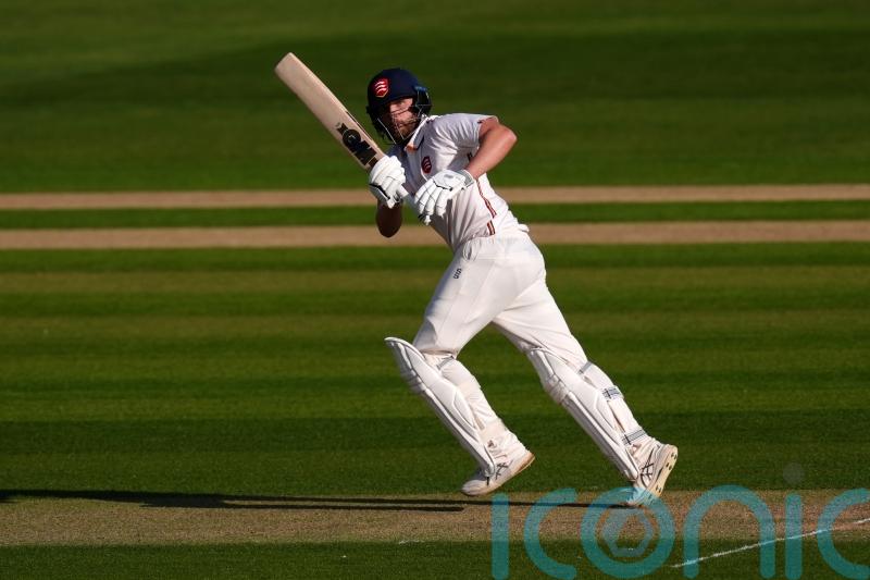 Essex tailenders frustrate Yorkshire to salvage Championship draw at Chelmsford