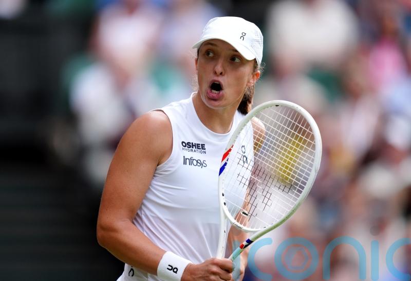 Iga Swiatek swats aside Danielle Collins as grass-court improvement continues