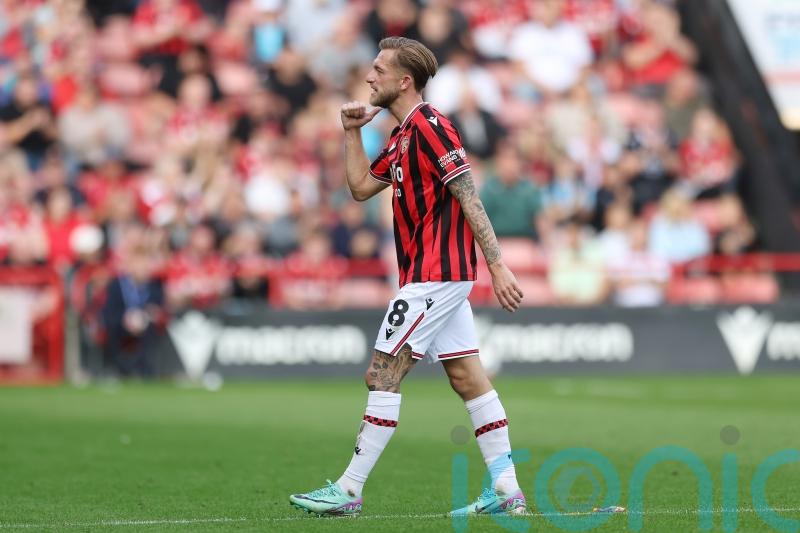Four wins in a row for Walsall despite Charlie Lakin&rsquo;s red against Chesterfield