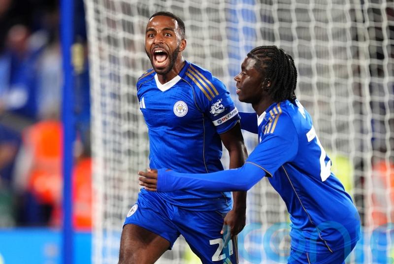 Ricardo Pereira snatches 10-man Leicester a point at Oxford