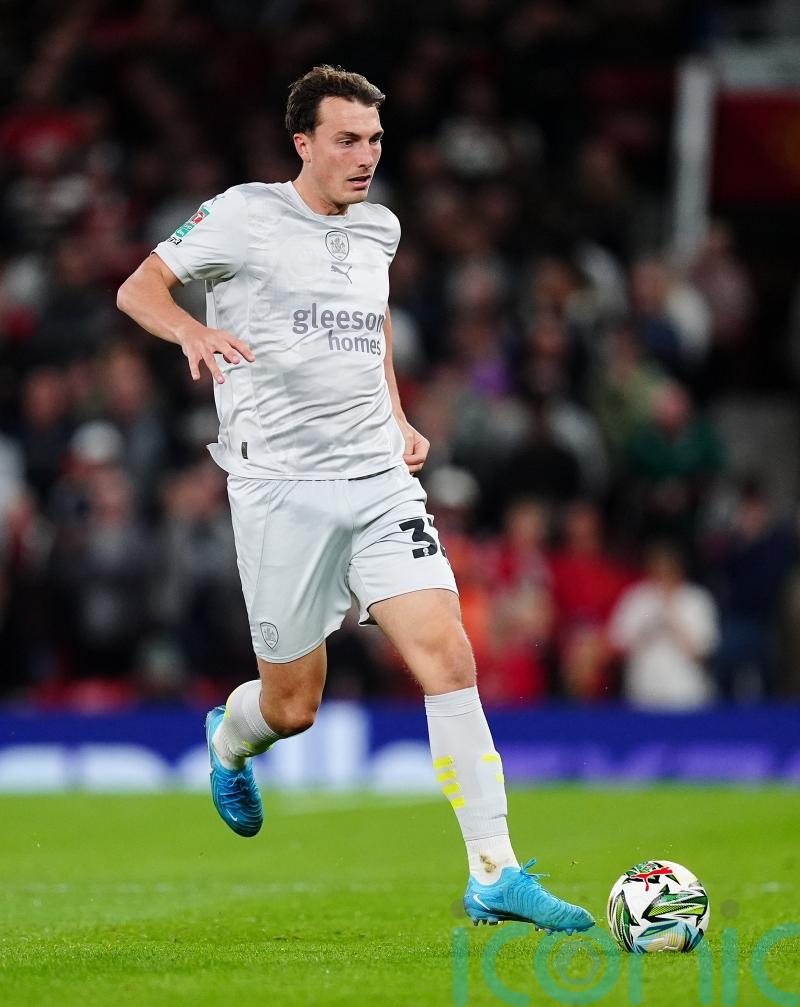 Barnsley hold on against Reading to stretch unbeaten run