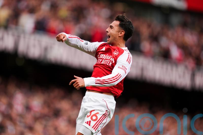 Sunday&rsquo;s briefing: Arsenal climb to top as attention turns to Manchester derby