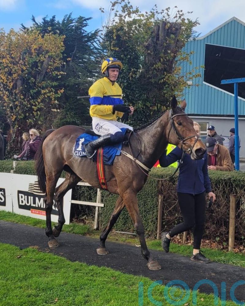 Spindleberry makes it four from four over fences