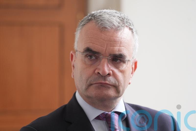 1.5m to receive Christmas bonus payments