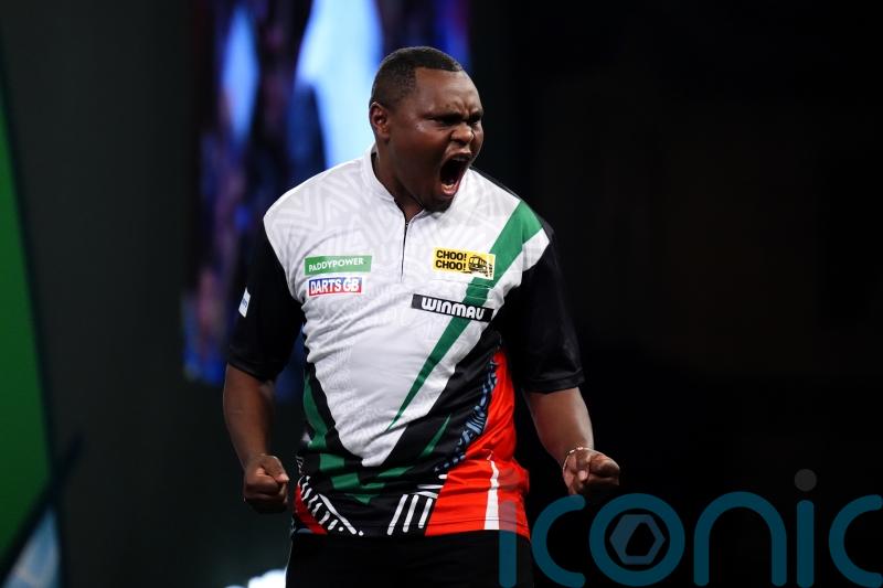 Full-time vet David Munyua reveals he wanted to keep Ally Pally wasp
