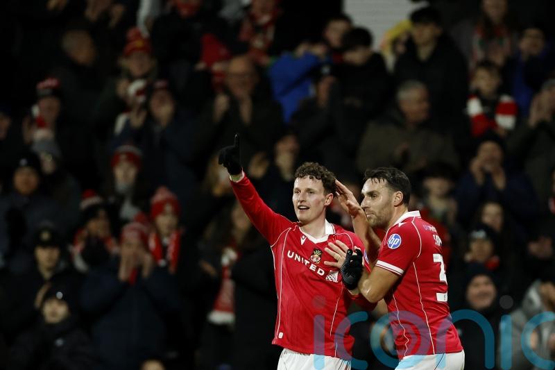 Wrexham move to within four points of Championship play-offs after Preston win