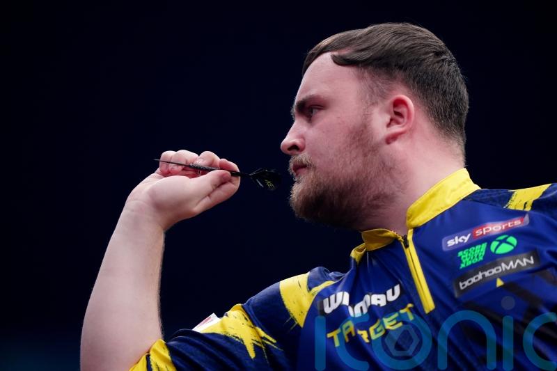 Luke Littler fights off Ross Smith to reach quarter-finals of World Masters