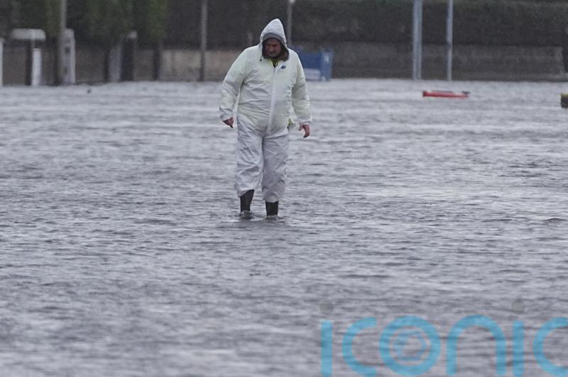 Minister says flood relief plans should not need to be cut due to science centre